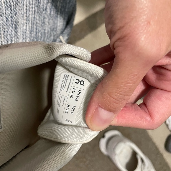 Oncloud white shoes - Picture 4 of 4